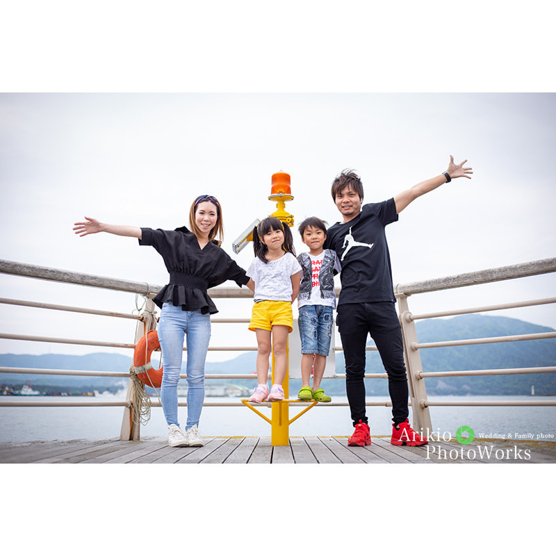 敦賀市の赤レンガ倉庫で家族写真の出張撮影